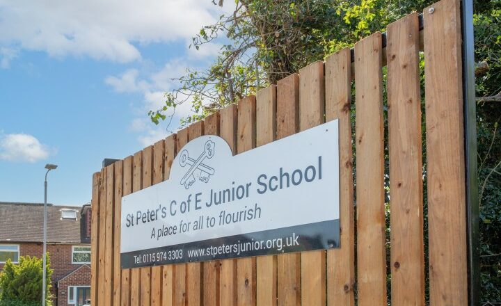 Tijdelijke schoollocatie voor St Peter’s C of E Junior School